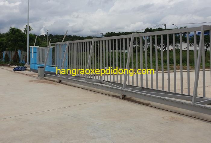 Báo giá lắp đặt cổng xếp tự động mới nhất 2025 4 cổng trượt sắt sơn tĩnh điện
