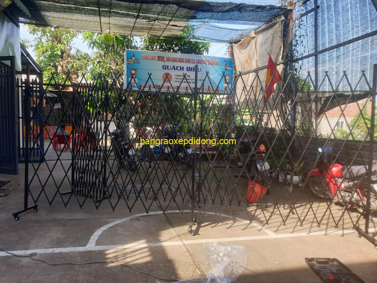hình ảnh lắp đặt hàng rào xếp di động tại nhà khách hàng hình ảnh lắp đặt hàng rào xếp di động tại nhà khách hàng