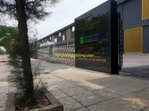 lắp đặt cổng xếp tự động cho công ty